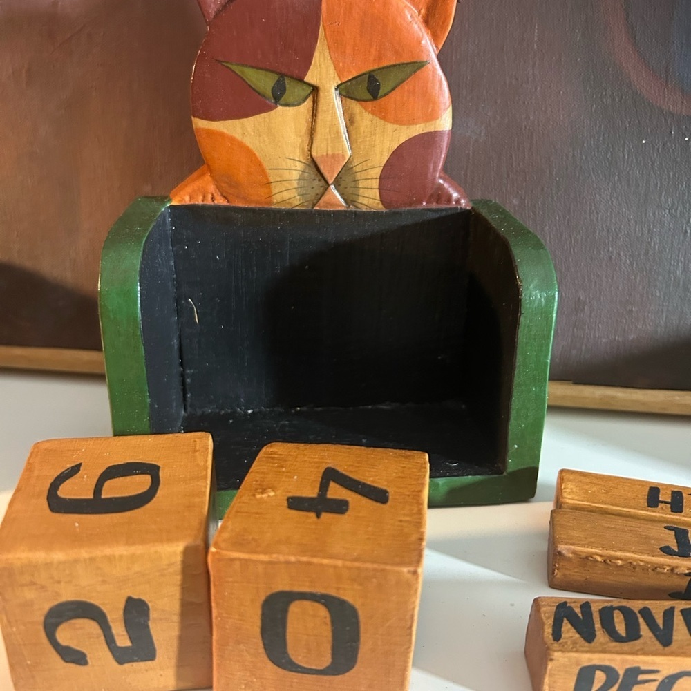 Wooden Cat Calendar with Blocks Made in Indonesia - Picture 3 of 13